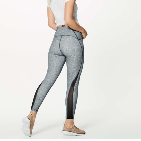• Lululemon • Train Times 7/8 Pant *25" Fractal Alpine White Black / Black / - Picture 2 of 6